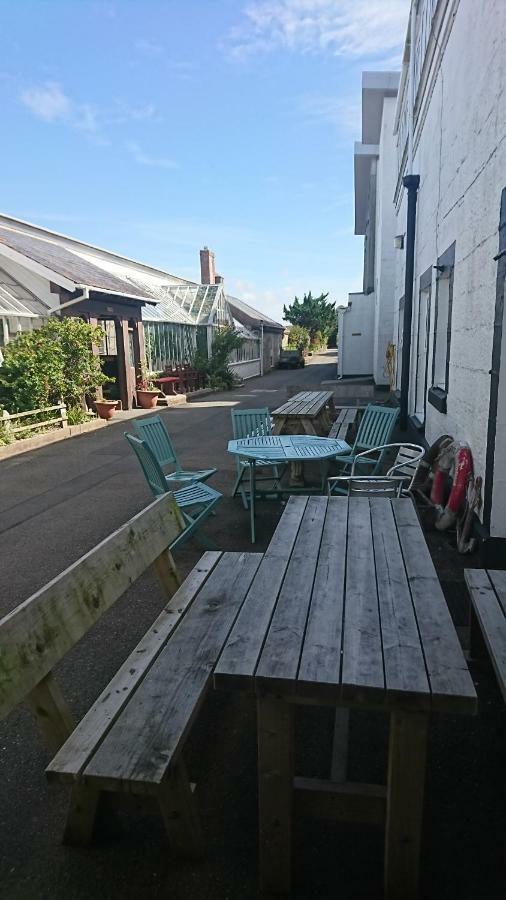 Fsc Dale Fort Hostel Exterior foto